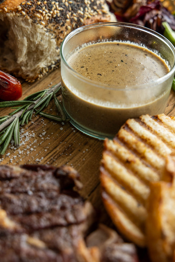 Whiskey Garlic Cream Steak Sauce